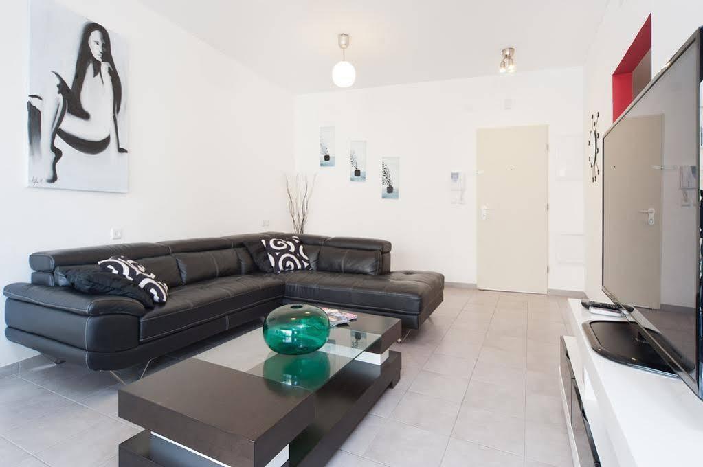 Stunning 2Br Apt W Balcony In City Center By Sea N' Rent Tel Aviv Exterior foto